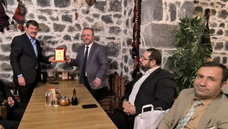 Kars Müftülükten emekli personele belge ve plaket verildi – Birlik Haber Ajansı