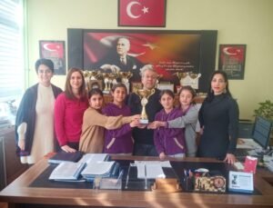 Kars Mihrali Bey Ortaokulu Badminton takımı bölge finallerine gidiyor – Birlik Haber Ajansı