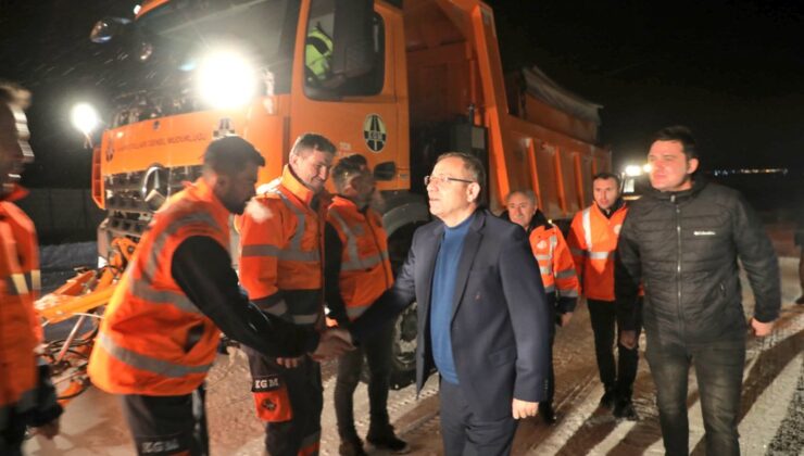 Kars Valisi Ziya Polat, karla mücadele ekibini ziyaret etti – Birlik Haber Ajansı