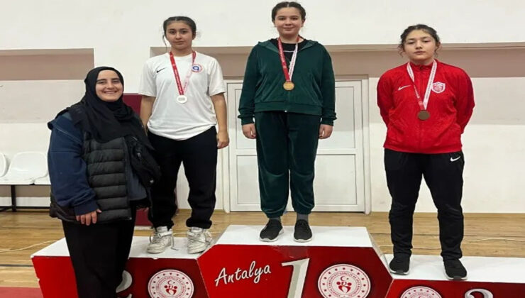 Serik’te kadın güreşinde bir ilk – Birlik Haber Ajansı