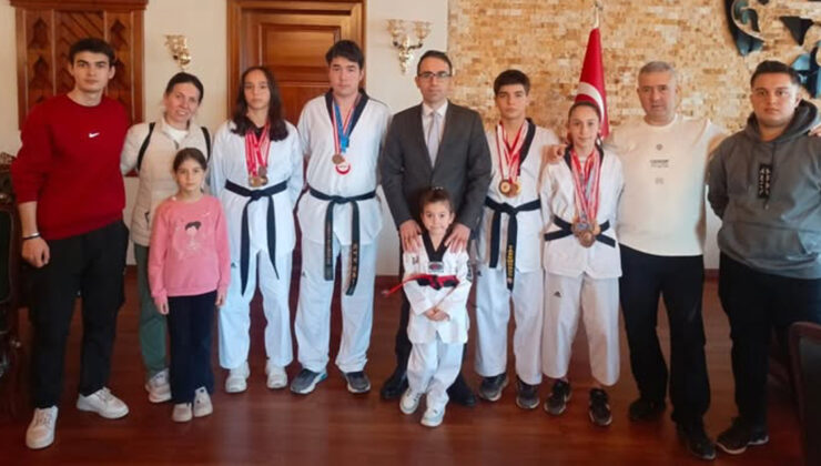 Ayyıldız Spor Kulübü oyuncuların turnuva öncesinde kaymakama ziyaret – Birlik Haber Ajansı