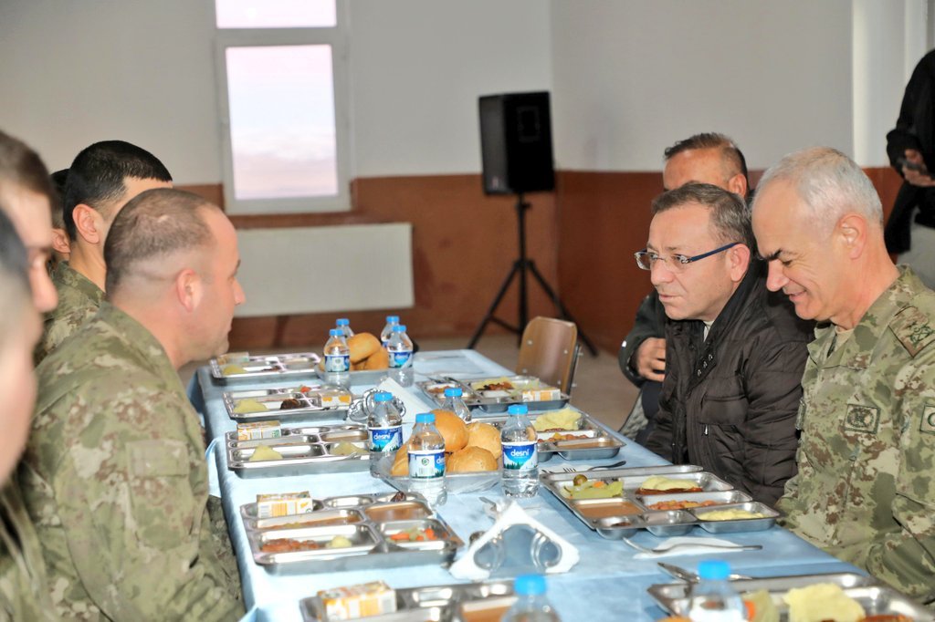 Vali Ziya Polat, Mehmetçikle iftarda bir araya geldi – Birlik Haber Ajansı