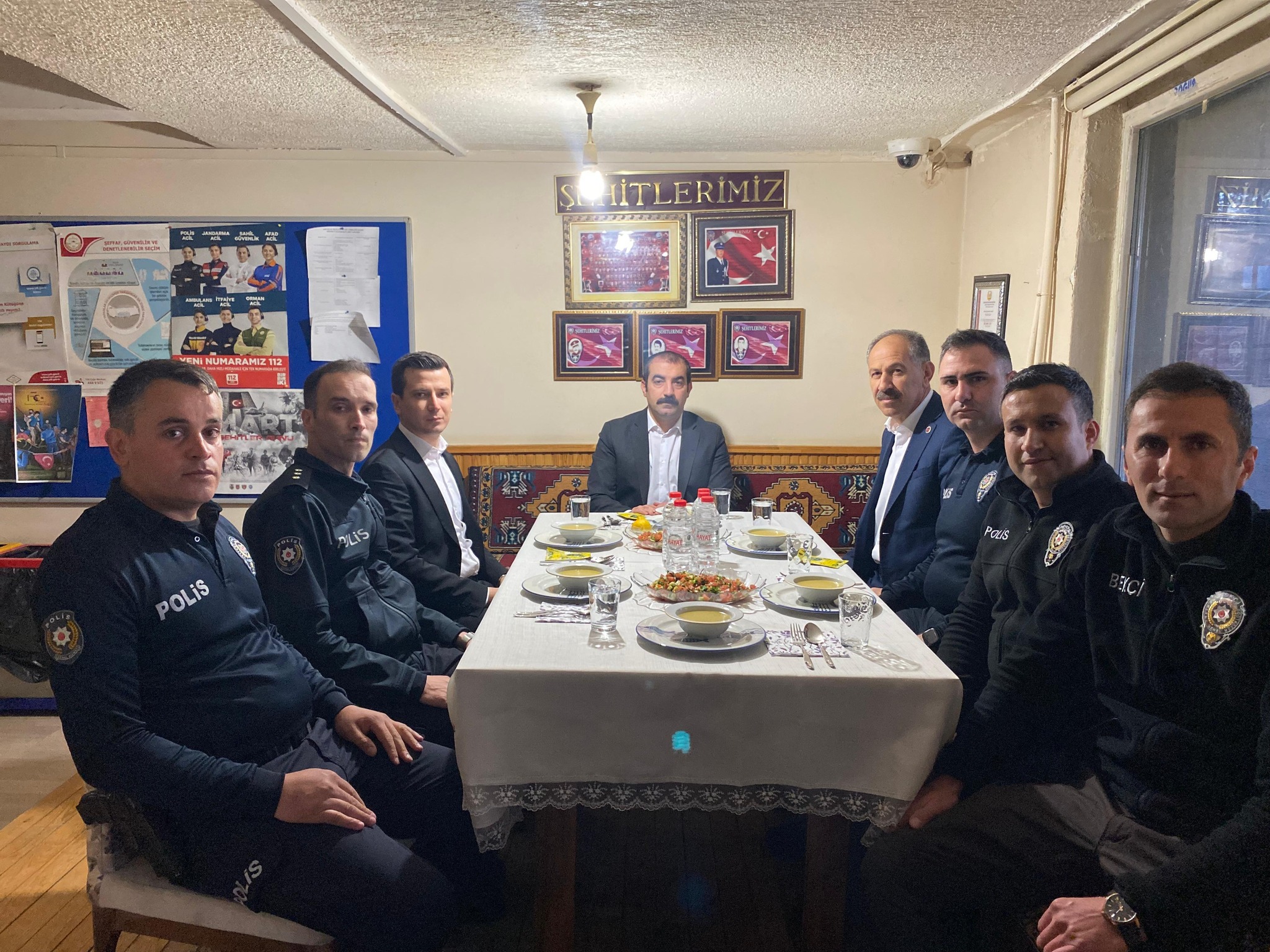 Arpaçay Kaymakamı Muhammed Burak Akköz, emniyet mensuplarıyla iftar yaptı – Birlik Haber Ajansı