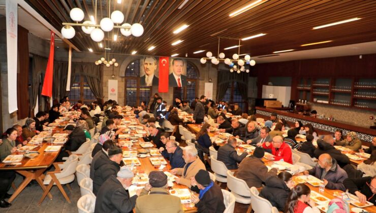 Kars’ta protokol üyeleri iftar sofrasında halkla buluştu – Birlik Haber Ajansı