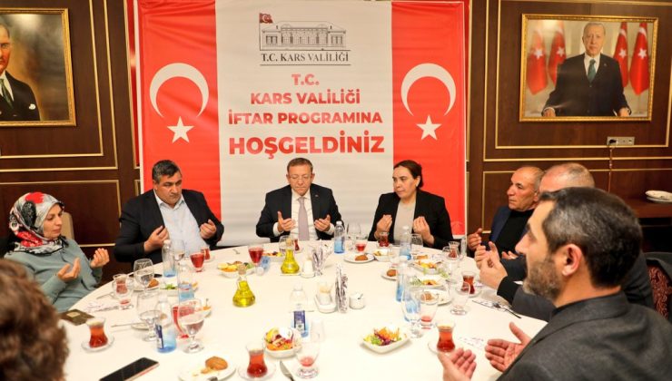 Vali Ziya Polat, muhtarlar ve kurum müdürleriyle iftar sofrasında buluştu – Birlik Haber Ajansı
