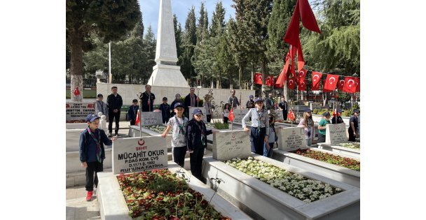 İLKÇEV izcileri Gebze Sehitliği’ni ziyaret etti – Birlik Haber Ajansı