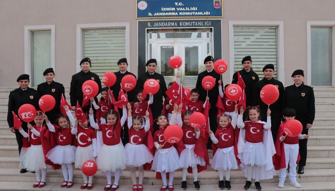 İzmir Gaziemirli öğrencilerden jandarmaya ziyaret – Birlik Haber Ajansı