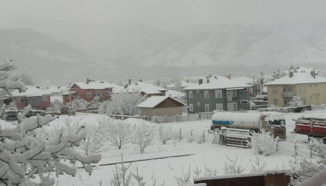 Şarkikaraağaç bahara giderken kar yağdı – Birlik Haber Ajansı