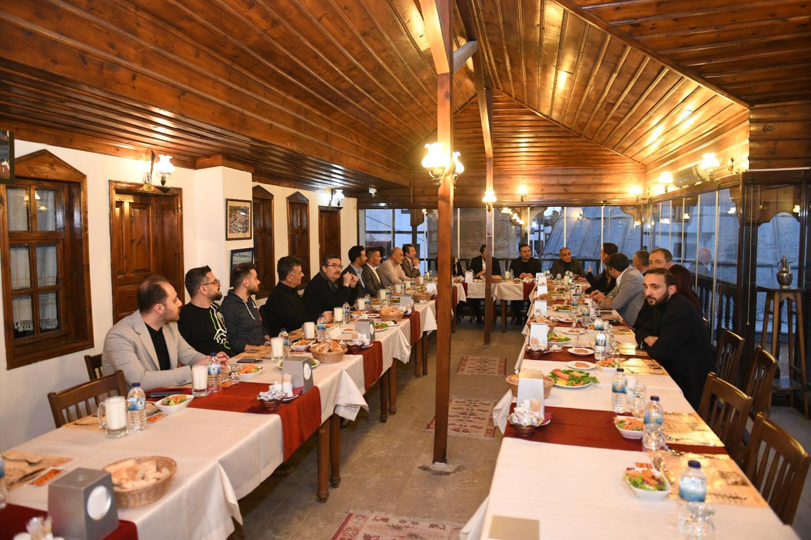 Özer Kasap’tan iş adamlarıyla iftar yemeği – Birlik Haber Ajansı