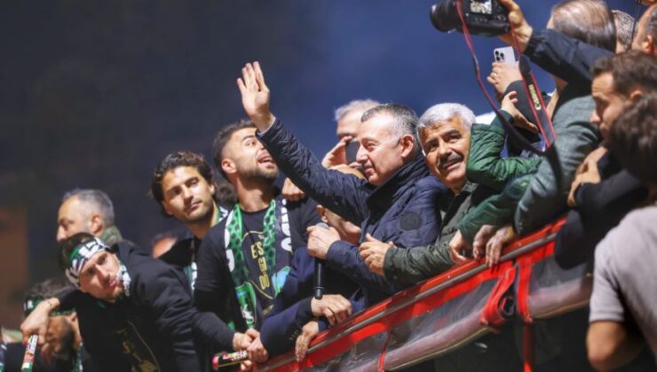Kocaeli’de Büyükakın’a taraftardan büyük sevgi gösterisi – Birlik Haber Ajansı