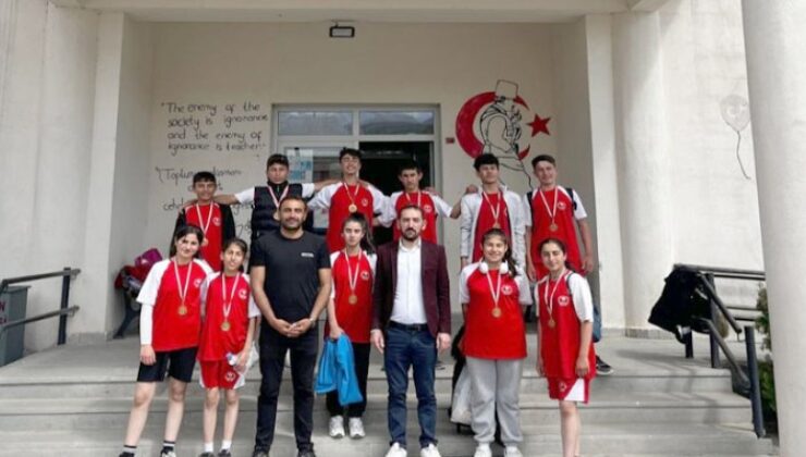 Okullar arası düzenlenen Voleybol Turnuvasının şampiyonu belli oldu – Birlik Haber Ajansı