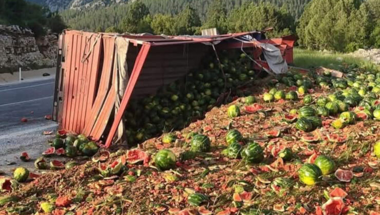 Antalya’da karpuz yüklü kamyon devrildi – Birlik Haber Ajansı