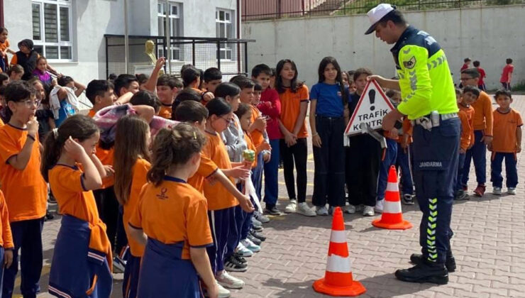 Jandarmadan öğrencilere trafik eğitim semineri – Birlik Haber Ajansı