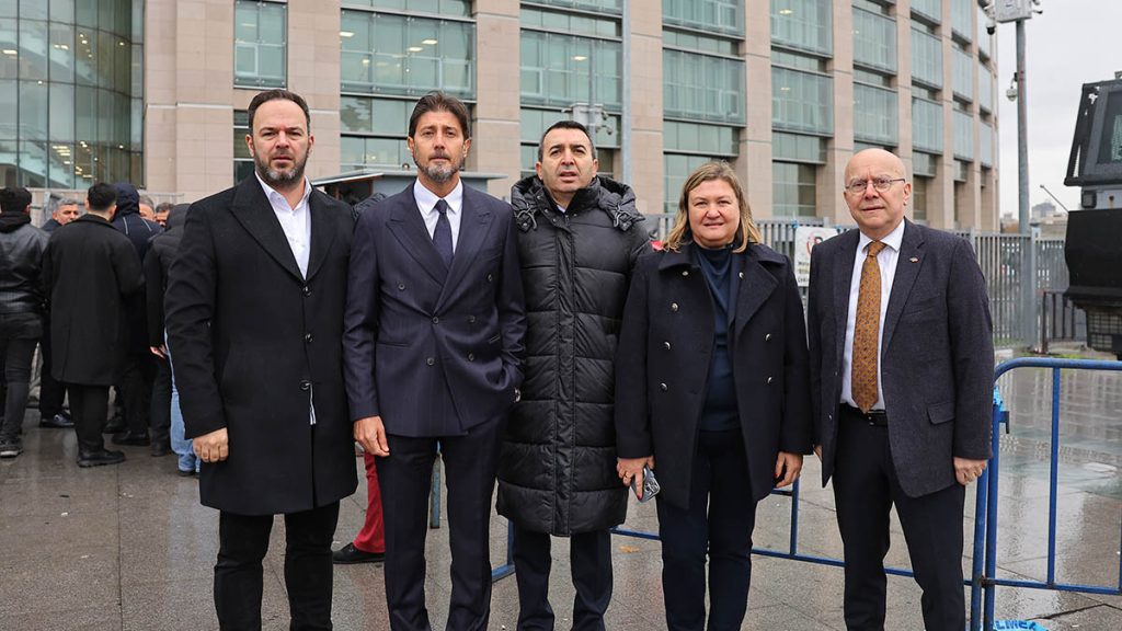 Yönetim Kurulu Üyelerimiz, İstanbul Adliyesi önünde açıklamalarda bulundu