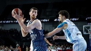 Anadolu Efes deplasmanda Türk Telekom’u yenerek yarı finale yükseldi!