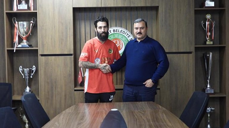 Jimmy Durmaz 3. Lig ekibi Etimesgut Belediyespor’a imzayı attı