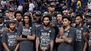 NBA’da San Antonio Spurs finale yükseldi!