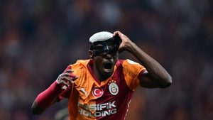 Victor Osimhen’den ayrılık iddialarına flaş yanıt! Nijerya hocası açıklamıştı