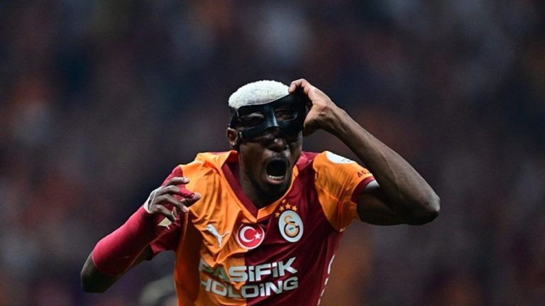 Victor Osimhen’den ayrılık iddialarına flaş yanıt! Nijerya hocası açıklamıştı