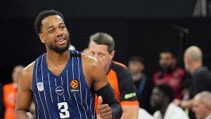 Anadolu Efes, ABD’li basketbolcu Jordan Loyd ile sözleşme yeniledi