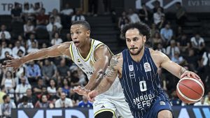 Anadolu Efes, Fenerbahçe Beko karşısında seriyi 2-1’e getirdi!
