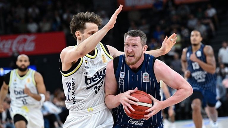 Anadolu Efes’te Rolands Smits ile yollar ayrıldı!