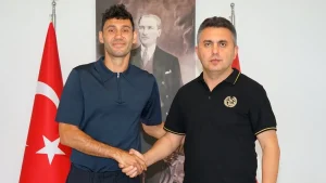 Antalyaspor, takım kaptanı Veysel Sarı’nın sözleşmesini 1 yıl uzattı