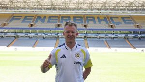 Dirk Kuyt kimdir? Dirk Kuyt kaç yaşında, nereli?