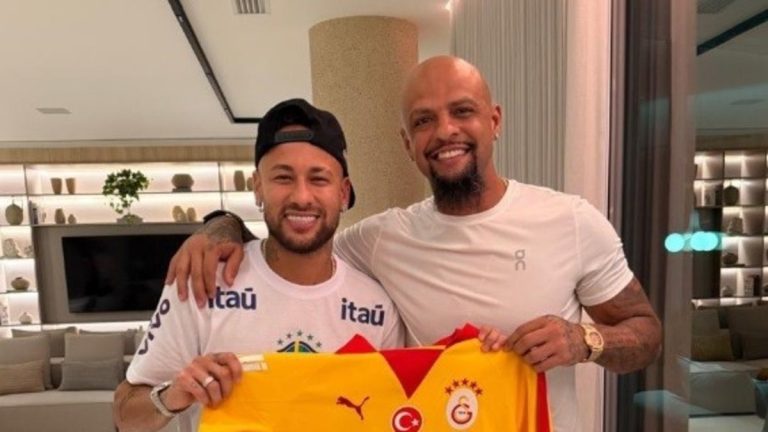 Felipe Melo, Neymar’a Galatasaray forması hediye etti!