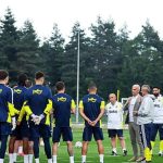 Fenerbahçe Başkanı Aziz Yıldırım, Topuk Yaylası’nda takımla bir araya geldi