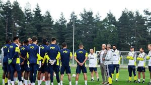 Fenerbahçe Başkanı Aziz Yıldırım, Topuk Yaylası’nda takımla bir araya geldi