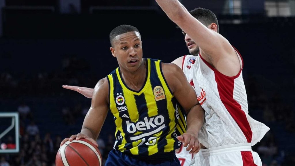 Fenerbahçe Beko, ABD’li basketbolcu Devon Hall ile yollarını ayırdı