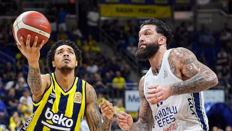Fenerbahçe Beko evinde Anadolu Efes’i son anlarda devirdi! İşte maçın özeti