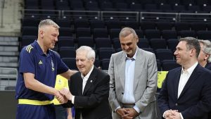 Fenerbahçe Kulübü Başkanı Aziz Yıldırım, Fenerbahçe Beko’yu ziyaret etti