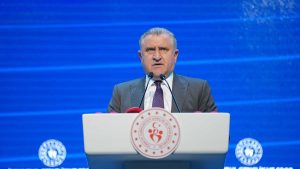 Gençlik ve Spor Bakanı Osman Aşkın Bak: İnşallah bu yolun sonu şampiyonluk olur!