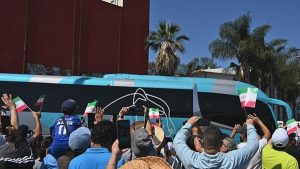 İran’ın konakladığı otel önünde protesto gösterileri yapıldı!