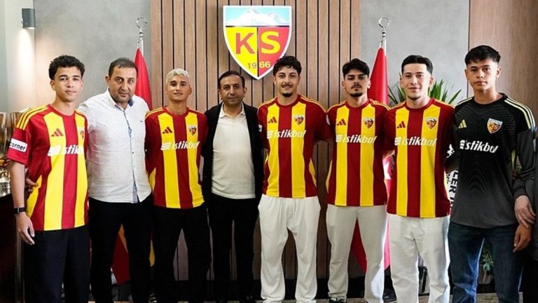 Kayserispor 6 futbolcu ile profesyonel sözleşme imzalandı