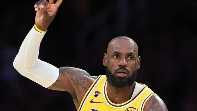 LeBron James Los Angeles Lakers’tan ayrıldı!