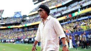 Ronaldinho futbola geri dönüyor!