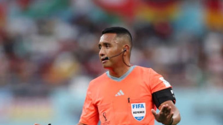 Türkiye-Paraguay maçının hakemi belli oldu!