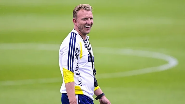 Fenerbahçe Yardımcı Antrenörü Dirk Kuyt: Bütün teknik heyet çok sıkı bir şekilde çalışıyoruz!
