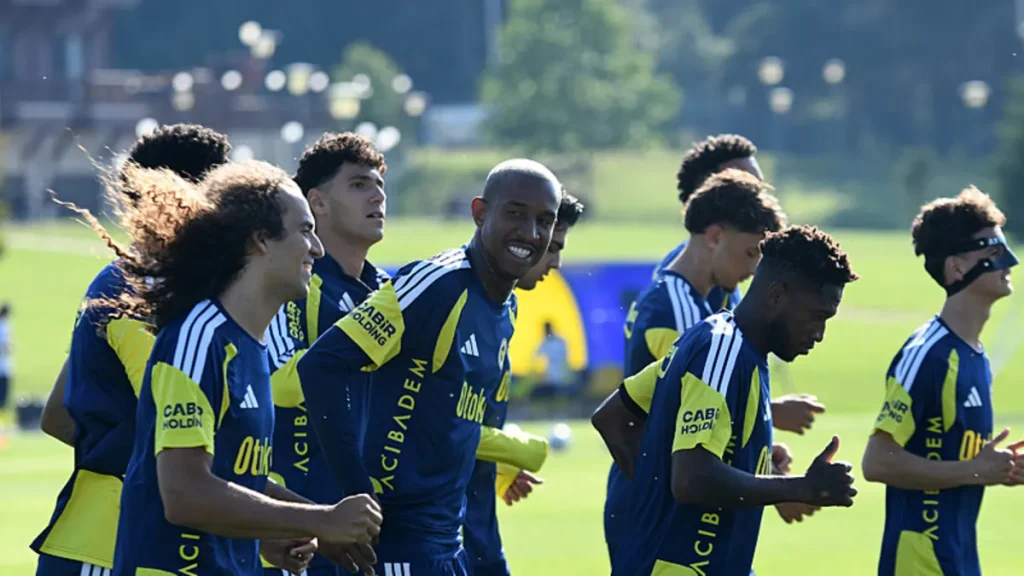 Fenerbahçe’de flaş ayrılık iddiası! Premier Lig’in yeni ekibi o yıldız için devrede