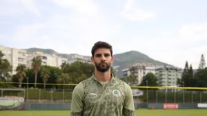 Fenerbahçe’nin yeni stoperi Süper Lig’den! Transfere sıcak bakıyor