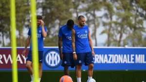 Saç ektiren Hakan Çalhanoğlu Inter kampına katıldı!