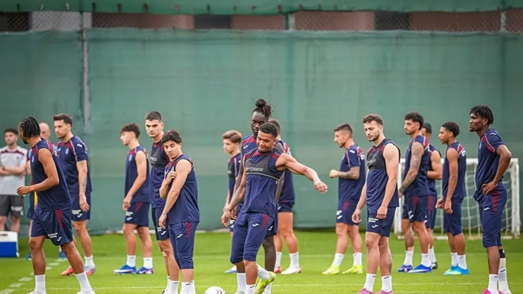 Trabzonspor, yeni sezon hazırlıklarına çift antrenmanla devam etti