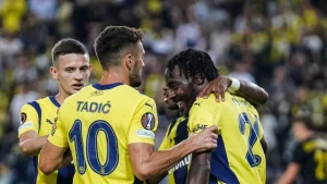 TRANSFER HABERİ: Fenerbahçe’nin eski yıldızı geri dönüyor! İsmail Kartal ile görüştü