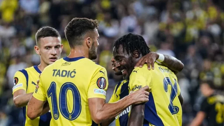TRANSFER HABERİ: Fenerbahçe’nin eski yıldızı geri dönüyor! İsmail Kartal ile görüştü