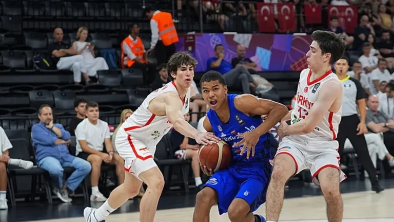 U17 Erkek Milli Basketbol Takımı çeyrek finalde