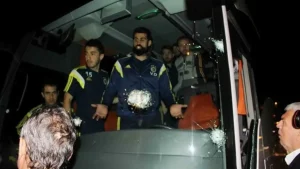 Fenerbahçe otobüsüne saldırı soruşturmasında 5 şüpheliye operasyon! Adalet Bakanı Akın Gürlek açıkladı
