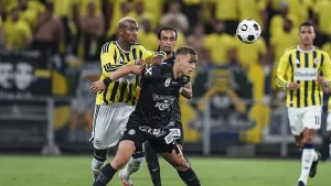 Fenerbahçe penaltı kazandı! Talisca ceza sahasında yerde kaldı